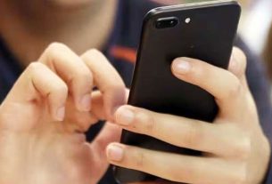 মোবাইলে প্রবাসী যুবকের একাধিক ‘বিয়ে’, এলাকায় চাঞ্চল্য