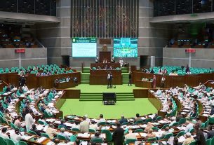 আ. লীগের কার্যক্রম নিষিদ্ধ রেখে স'ন্ত্রা'স'বি'রো'ধী আইনের সংশোধনী অধ্যাদেশ সংসদে পাস