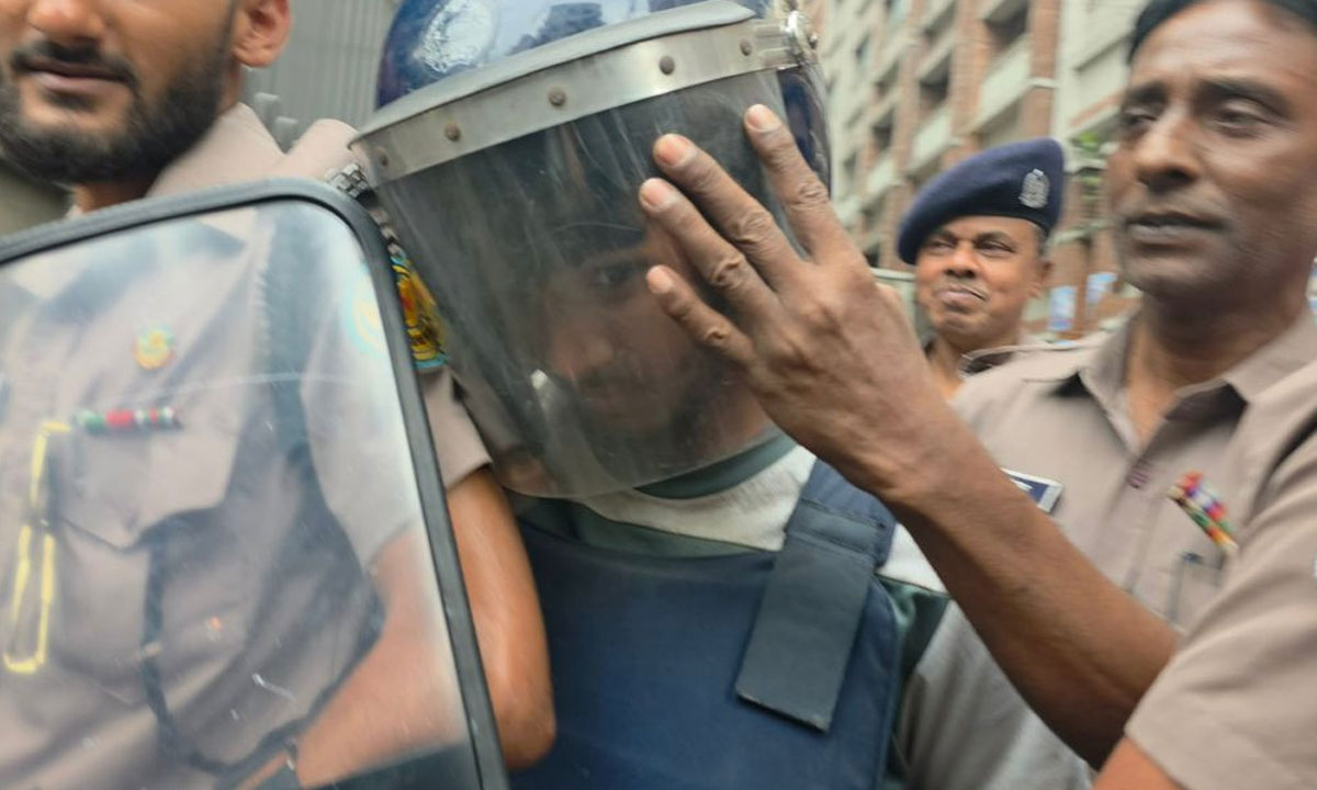 উত্তরায় বাবার সামনে থেকে স্কুলছাত্রী অ'প'হ'র'ণ : আ'সা'মি লামিন ১ দিনের রি'মা'ন্ডে