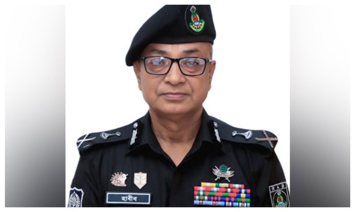 কোরবানির হাটে নগদের বদলে কার্ডে লেনদেনের আহ্বান র‌্যাব ডিজির