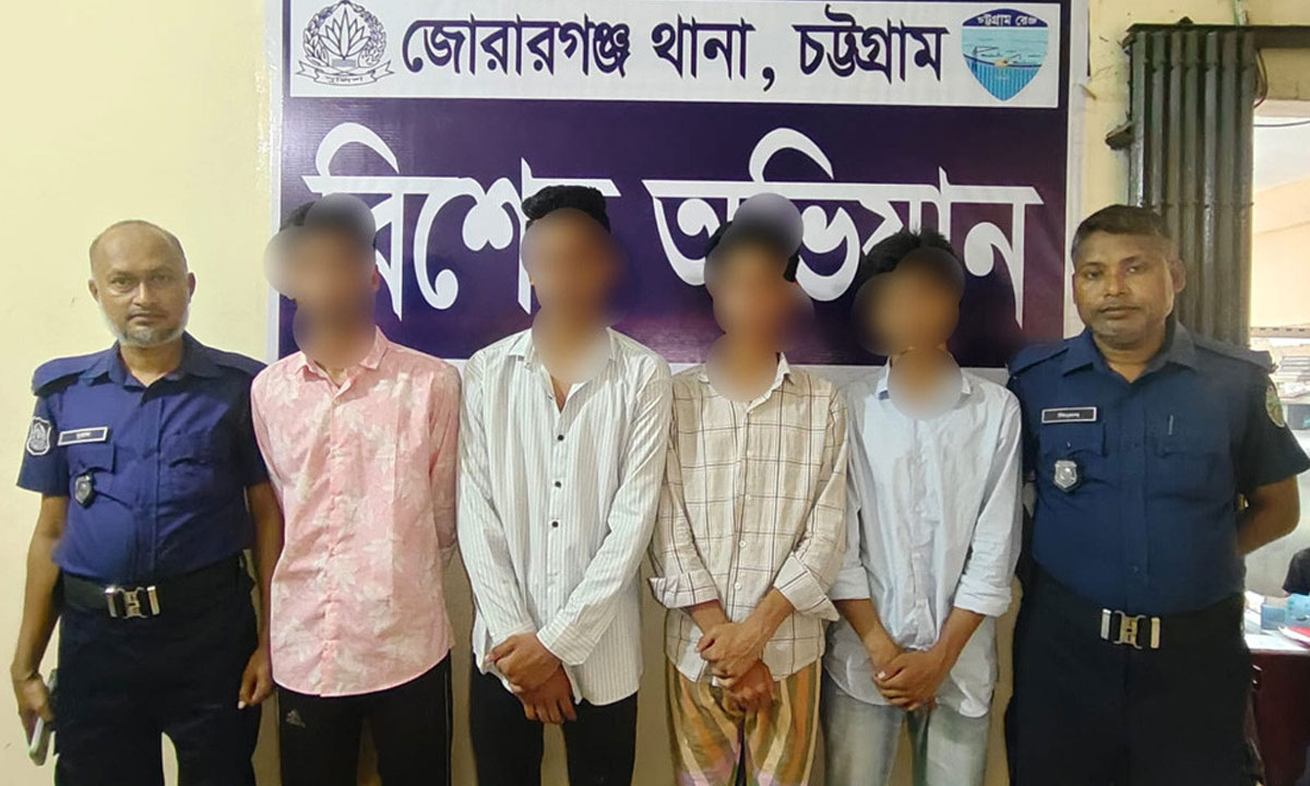 পরীক্ষায় না দেখানোয় ২ সহপাঠীকে কু'পি'য়ে জ'খ'মে'র অভিযোগ, আ'ট'ক ৪