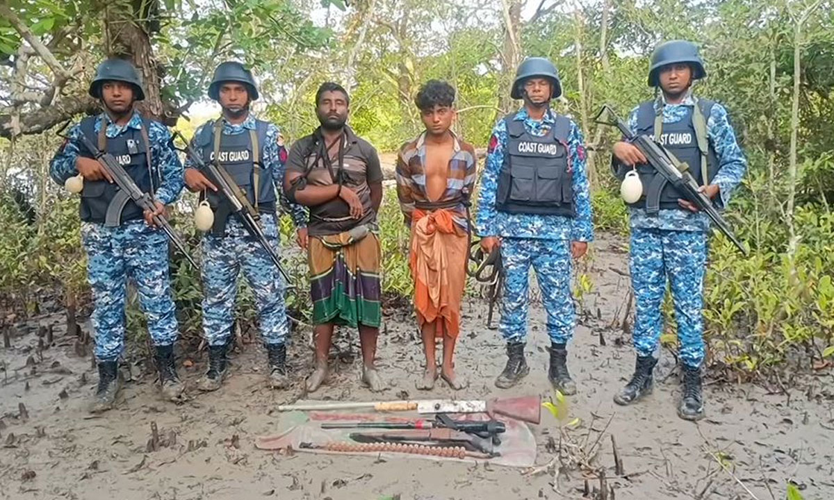সুন্দরবনে দস্যু বাহিনীর ২ সদস্য আ'ট'ক, জি'ম্মি ৪ জেলে উদ্ধার