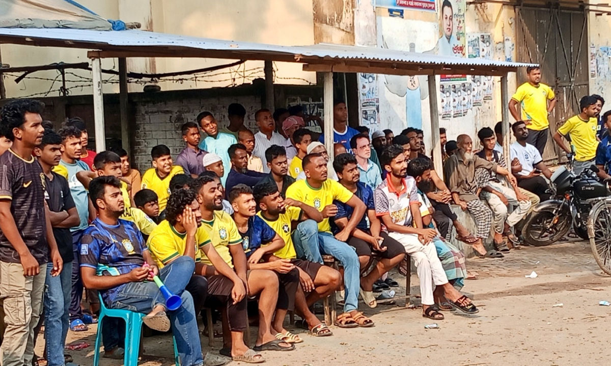 ব্রাজিল ভক্তদের উল্লাস, বড় পর্দায় বিশ্বকাপ উপভোগে উৎসবমুখর পরিবেশ