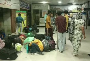 ভারত থেকে ট্রাভেল পারমিটে ফেরত এলো ১৪ বাংলাদেশি, বেনাপোলে হস্তান্তর
