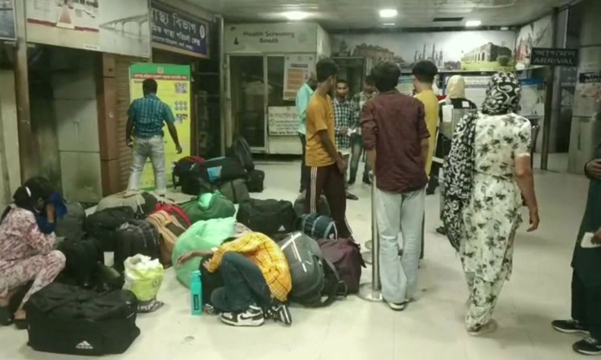 ভারত থেকে ট্রাভেল পারমিটে ফেরত এলো ১৪ বাংলাদেশি, বেনাপোলে হস্তান্তর
