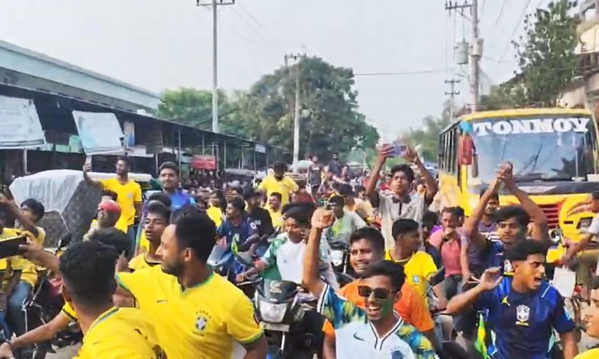 বিশ্বকাপ ২০২৬ উন্মাদনা: যশোরের বাঘারপাড়ায় ব্রাজিল সমর্থকদের শোডাউন
