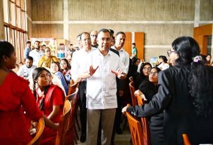 প্রধানমন্ত্রীর মধ্যাহ্নভোজে সংসদ অধিবেশন দেখতে আসা শিক্ষার্থীরা
