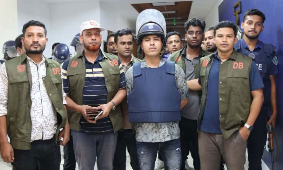 ভারতে পালানোর পথে যশোর সীমান্তে গ্রেপ্তার ডেভিড ইমন