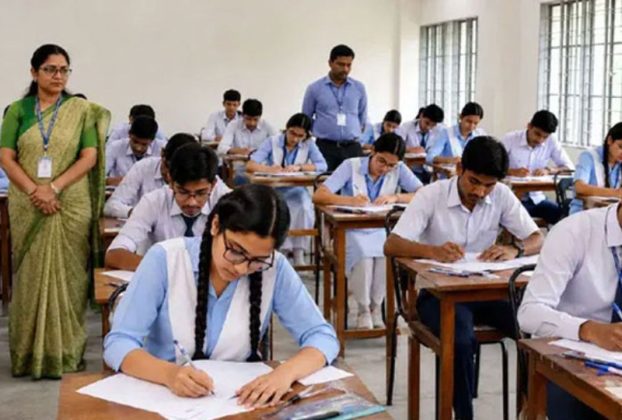 শুরু হলো এইচএসসি ও সমমানের পরীক্ষা, ১২ লাখ ৭০ হাজার পরীক্ষার্থী অংশগ্রহণ