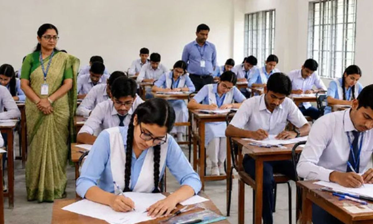 শুরু হলো এইচএসসি ও সমমানের পরীক্ষা, ১২ লাখ ৭০ হাজার পরীক্ষার্থী অংশগ্রহণ