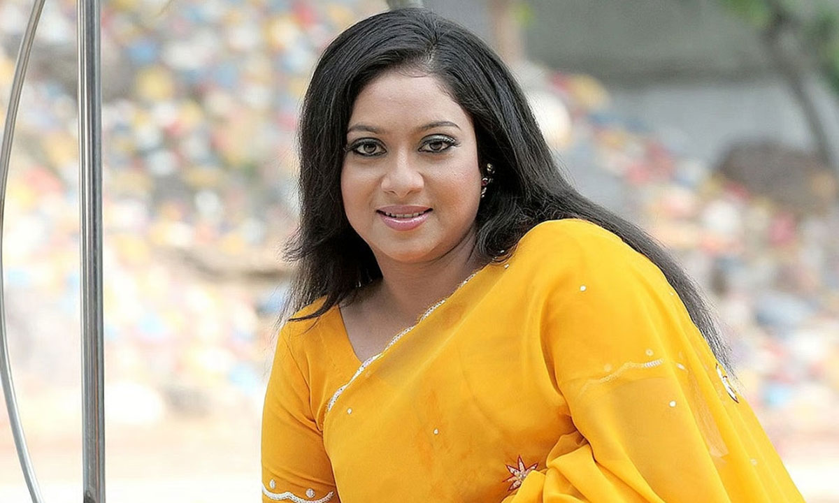 শাবনূরের ৫ শব্দের পোস্ট ঘিরে নতুন আলোচনা