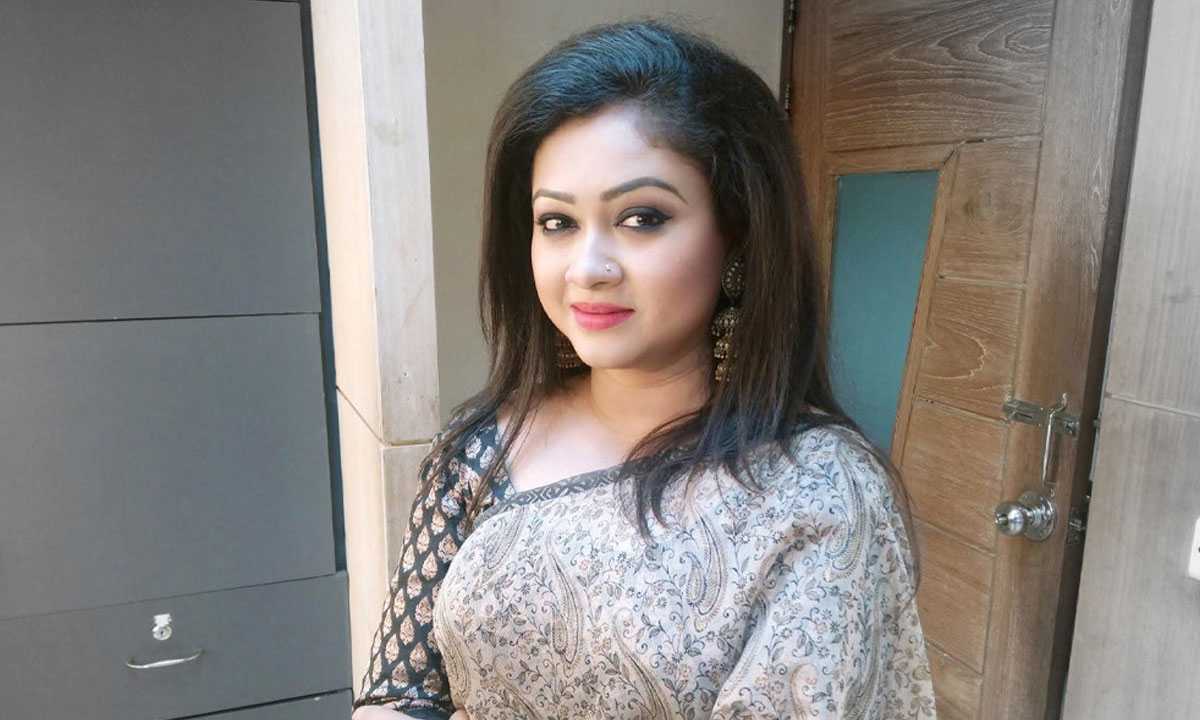 ৮ বছর পর বিচ্ছেদের কারণ জানালেন অভিনেত্রী সাবরীন সাকা মীম