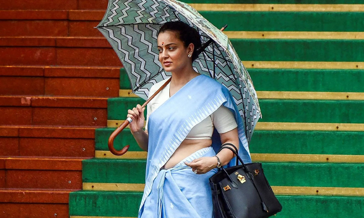 ৪৫ লাখের ব্যাগ, ২৭ লাখের ঘড়ি নিয়ে সংসদে কঙ্গনা রানাউত