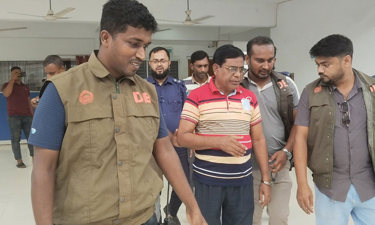 চিকিৎসার জন্য ভারতে যাওয়ার পথে আওয়ামী লীগ নেতা এম এ খালেক গ্রেপ্তার