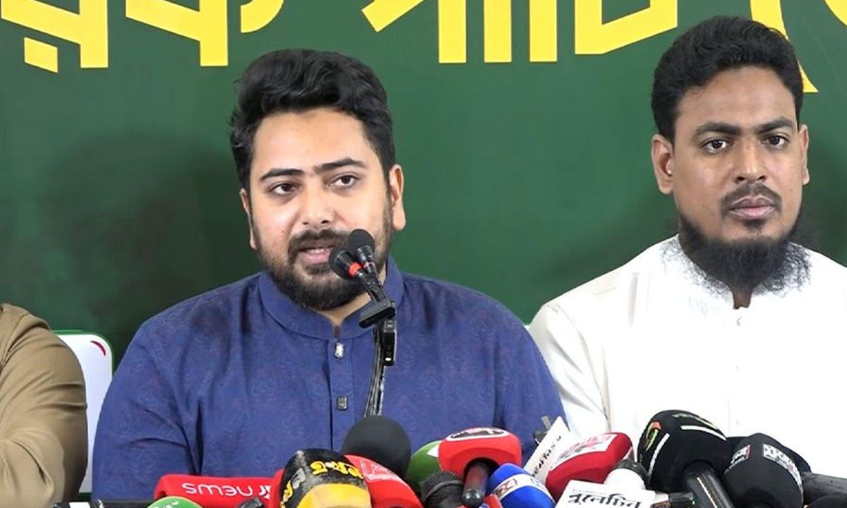 স্বরাষ্ট্রমন্ত্রীকে দায়িত্বে রেখে আইনশৃঙ্খলা ফেরানো সম্ভব নয়: নাহিদ ইসলাম