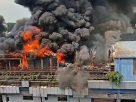 মহাখালী রেলগেটের পাশে পুরোনো ভবনে আগুন, নিয়ন্ত্রণে ৩ ইউনিট