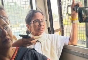 দিল্লিতে মমতা বন্দ্যোপাধ্যায় আটক