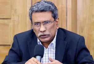 রাষ্ট্রযন্ত্রের রাজনীতিকীকরণই দেশের সংকটের মূল কারণ: আলী রীয়াজ