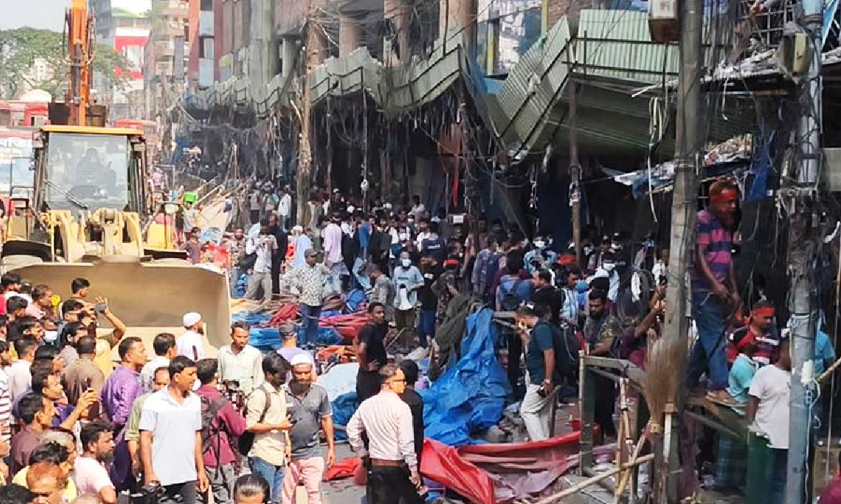 গুলিস্তানে ফুটপাত দখলমুক্ত করতে ডিএসসিসির অভিযান