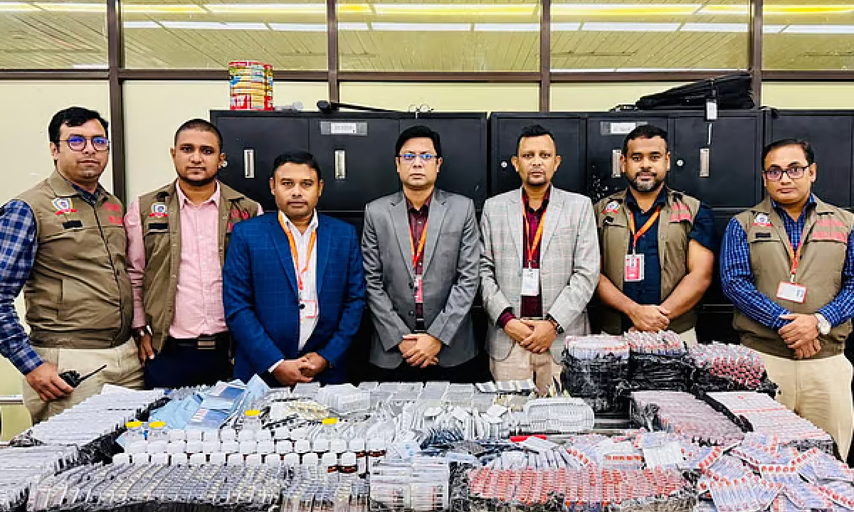 শাহজালাল বিমানবন্দর ও কমলাপুরে ১.১৩ কোটি টাকার পণ্য জব্দ