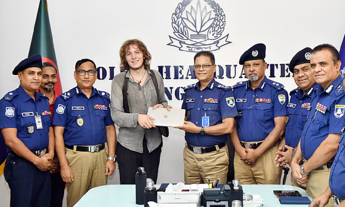 জার্মান পর্যটক ক্রিলের চুরি হওয়া ম্যাকবুক উদ্ধার