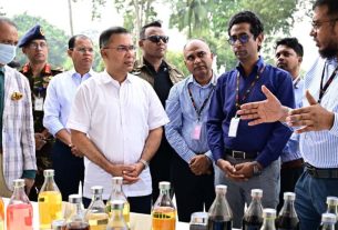 মানববর্জ্য থেকে জ্বালানি তেল উৎপাদন প্রদর্শনী দেখলেন প্রধানমন্ত্রী