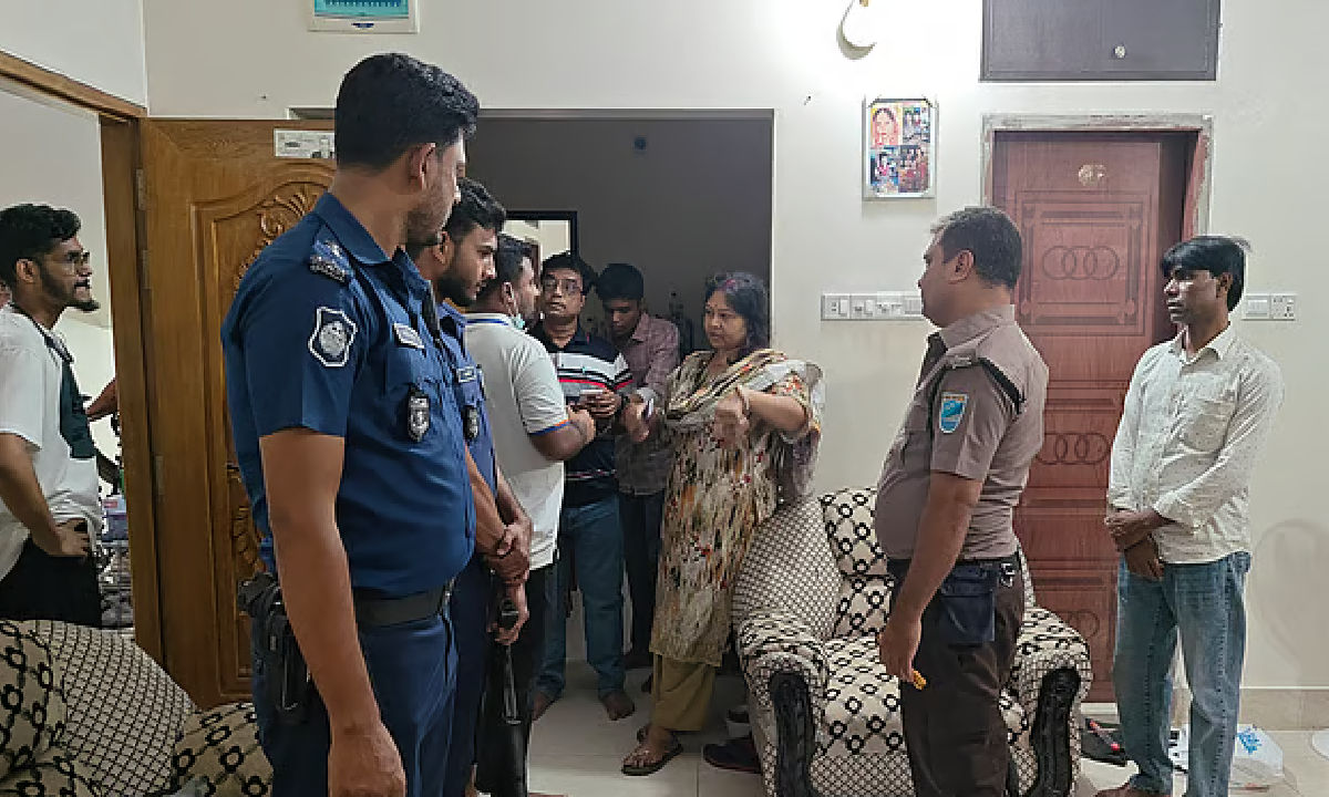 পূজার ছুটি শেষে বাসায় ফিরে দেখেন, ৫০ লাখ টাকা ও ৮ ভরি স্বর্ণালংকার চুরি